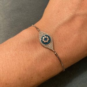 Eye bracelet